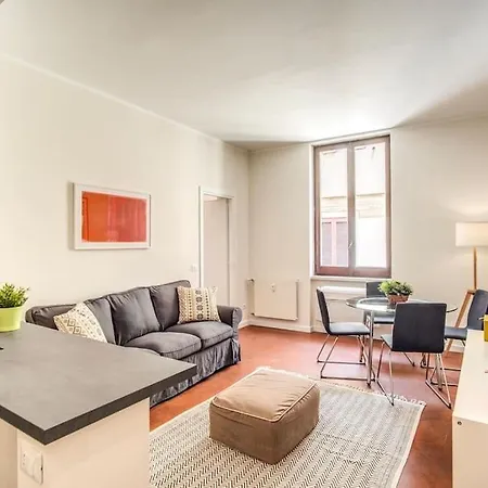 Coliseum Cozy Flat